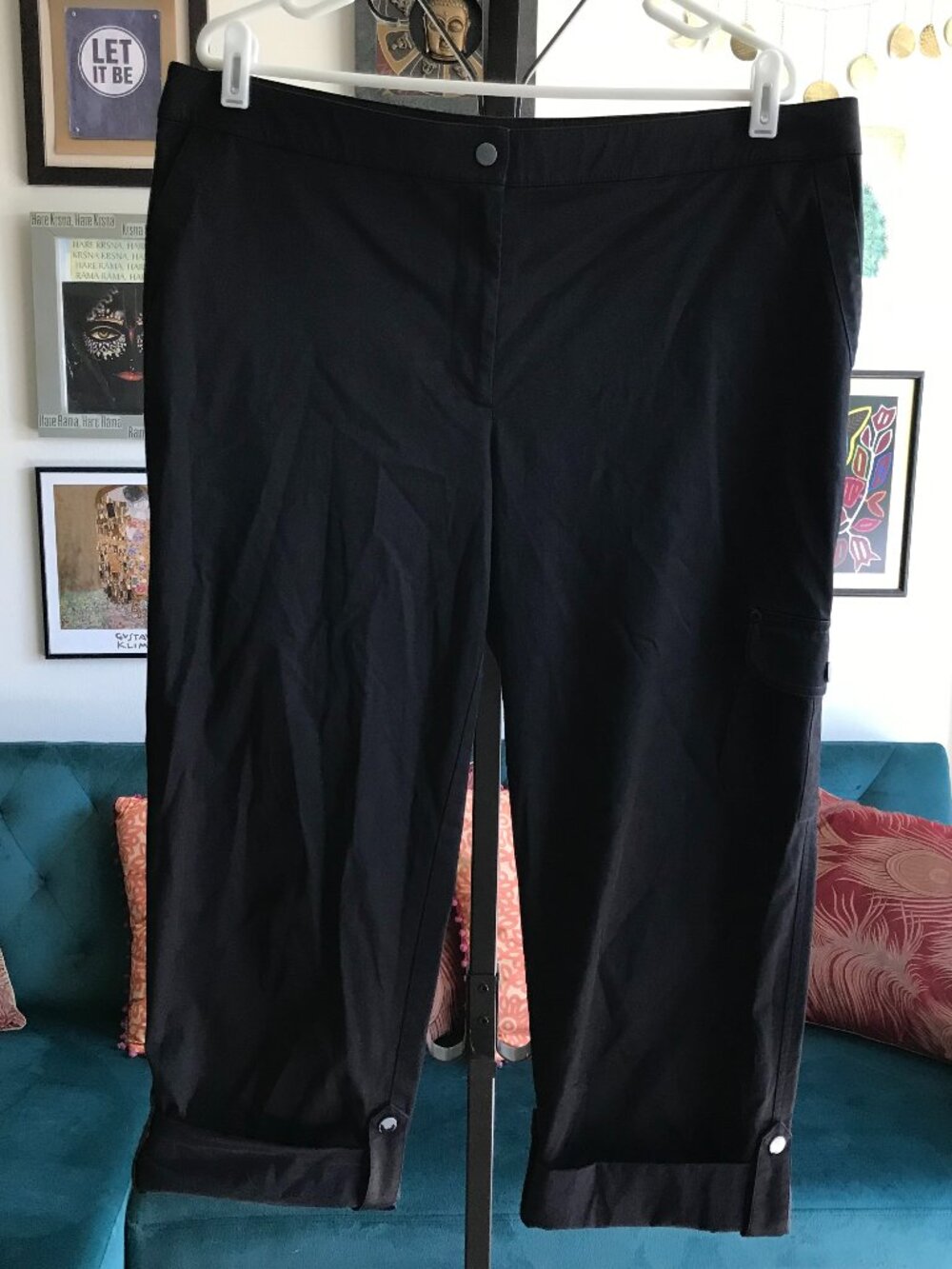ZENERGY by Chico's size 2.5 / 14 Black Stretch Cropped Roll Tab Cargo Pants